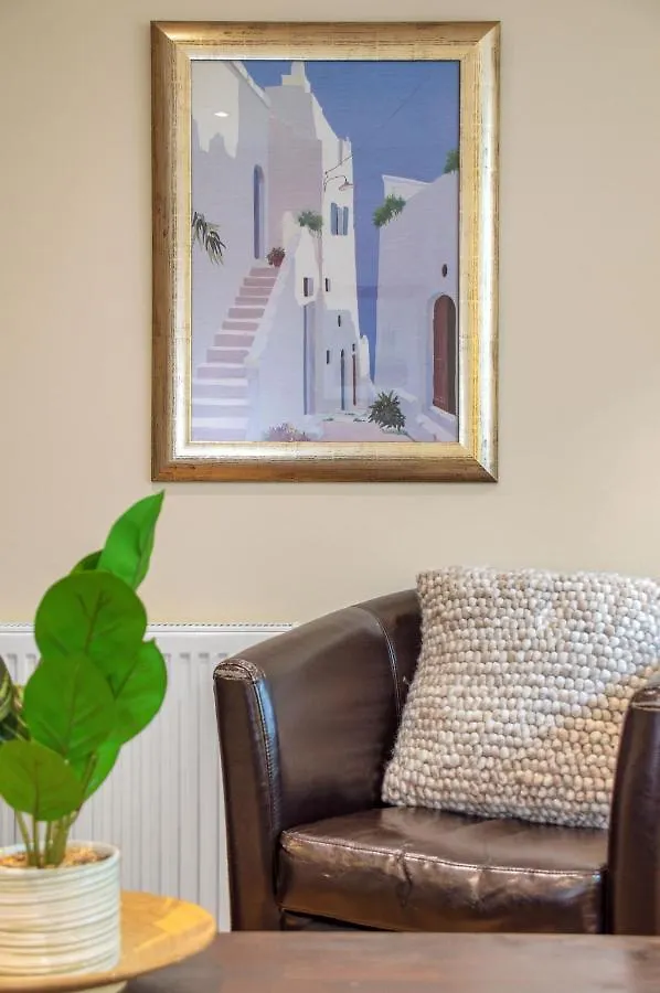 Stylish & Modern 2 Bedroom Ground Floor Apartment Close To City Centre In Stunning Converted Church - Near Haymarket Train Station - Sleeps Up To 5 Guests Edinburgh 0*,