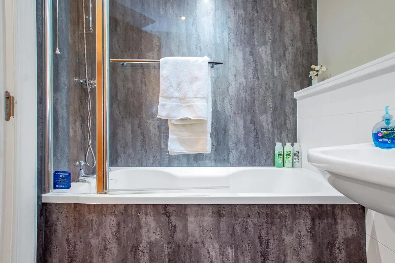 Stylish & Modern 2 Bedroom Ground Floor Apartment Close To City Centre In Stunning Converted Church - Near Haymarket Train Station - Sleeps Up To 5 Guests Edinburgh