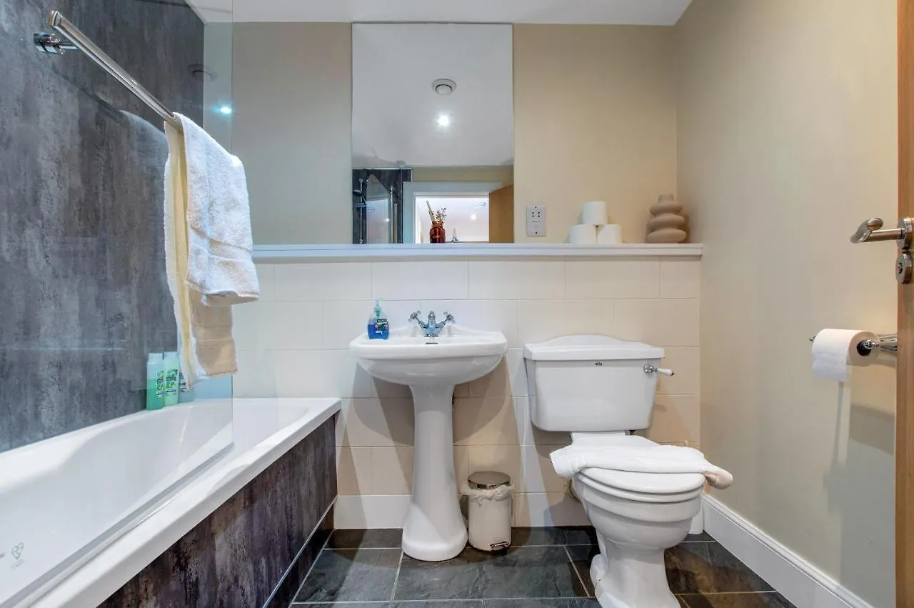 Stylish & Modern 2 Bedroom Ground Floor Apartment Close To City Centre In Stunning Converted Church - Near Haymarket Train Station - Sleeps Up To 5 Guests Edinburgh 0*,