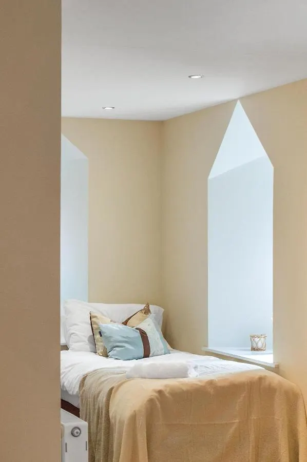 Stylish & Modern 2 Bedroom Ground Floor Apartment Close To City Centre In Stunning Converted Church - Near Haymarket Train Station - Sleeps Up To 5 Guests Edinburgh
