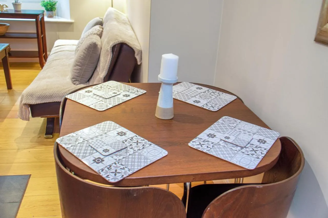 Stylish & Modern 2 Bedroom Ground Floor Apartment Close To City Centre In Stunning Converted Church - Near Haymarket Train Station - Sleeps Up To 5 Guests Edinburgh 0*,