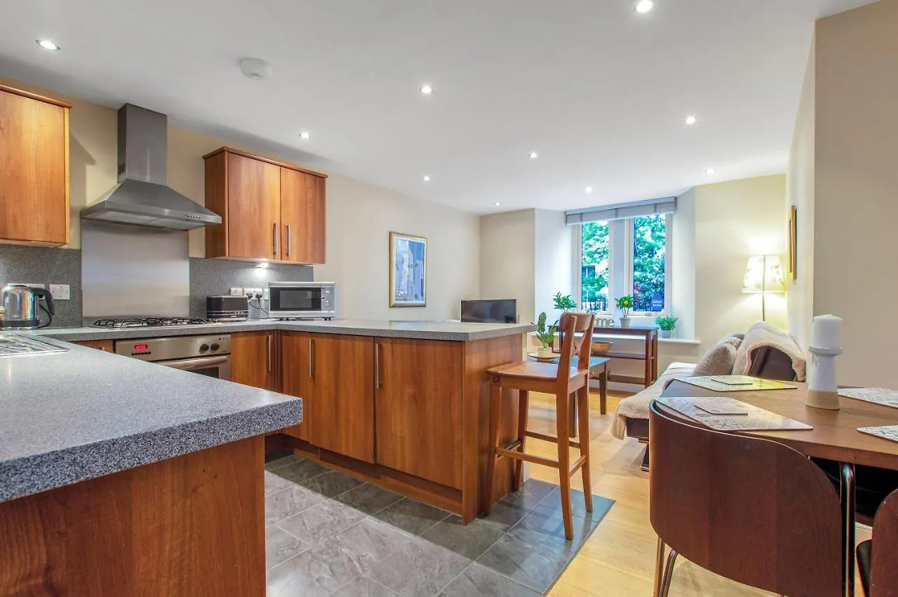 Stylish & Modern 2 Bedroom Ground Floor Apartment Close To City Centre In Stunning Converted Church - Near Haymarket Train Station - Sleeps Up To 5 Guests Edinburgh 0*,  Großbritannien